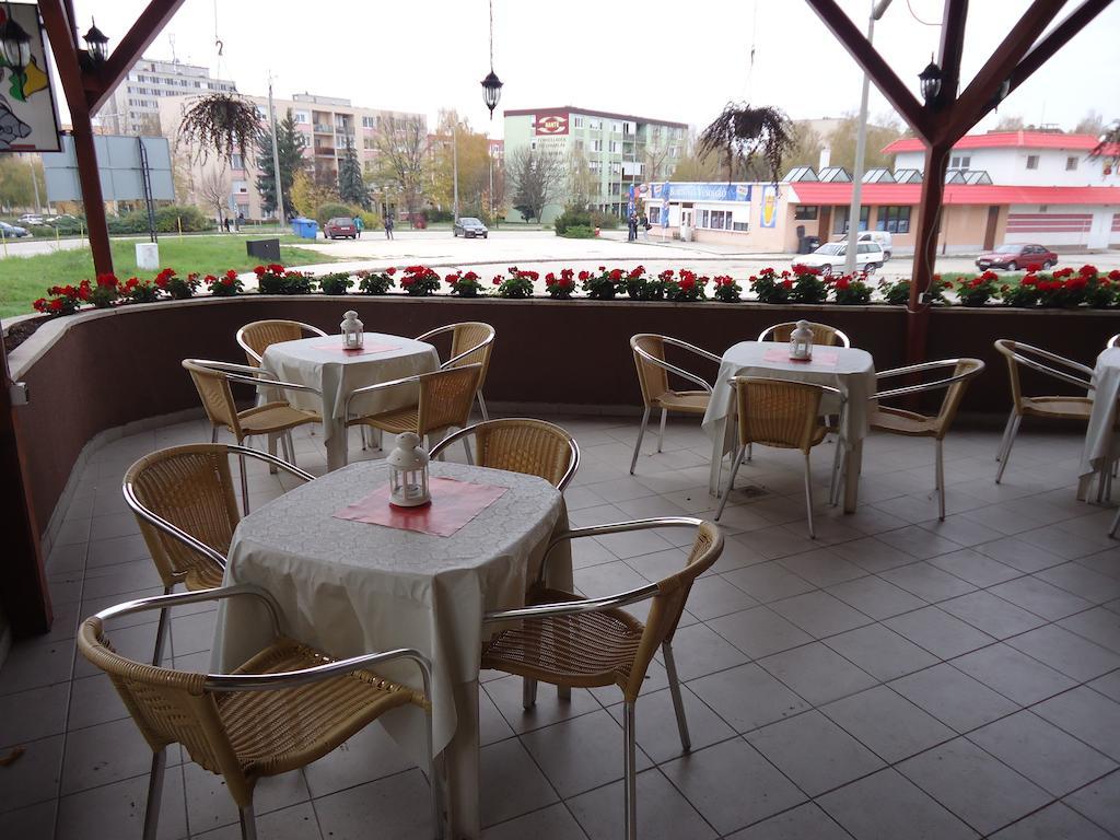 Czermann Panzio Es Etterem Hotel Oroszlany Exterior photo